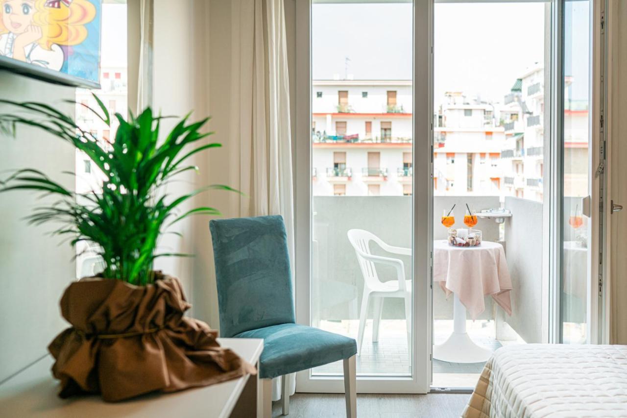 Hotel Pigalle Лидо ди Йезоло Екстериор снимка