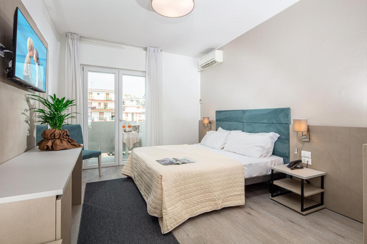 Hotel Pigalle Лидо ди Йезоло Екстериор снимка