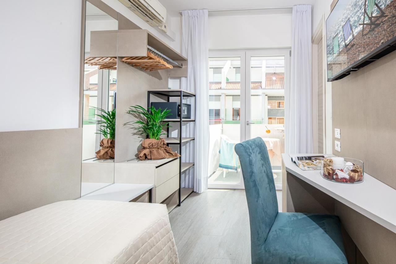 Hotel Pigalle Лидо ди Йезоло Екстериор снимка