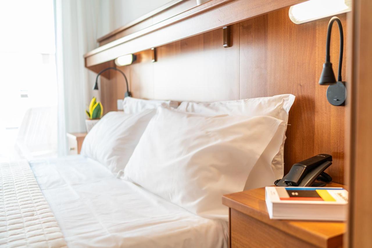 Hotel Pigalle Лидо ди Йезоло Екстериор снимка