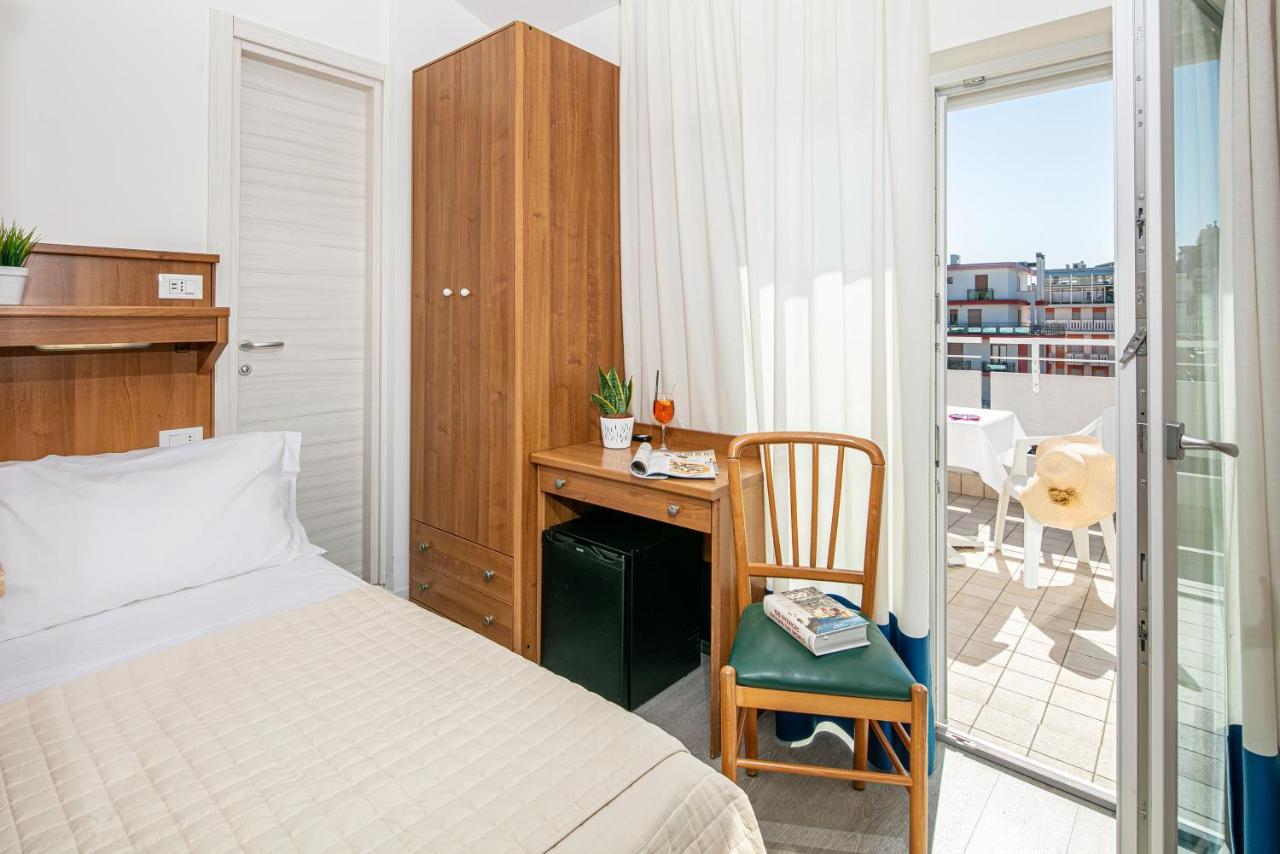 Hotel Pigalle Лидо ди Йезоло Екстериор снимка