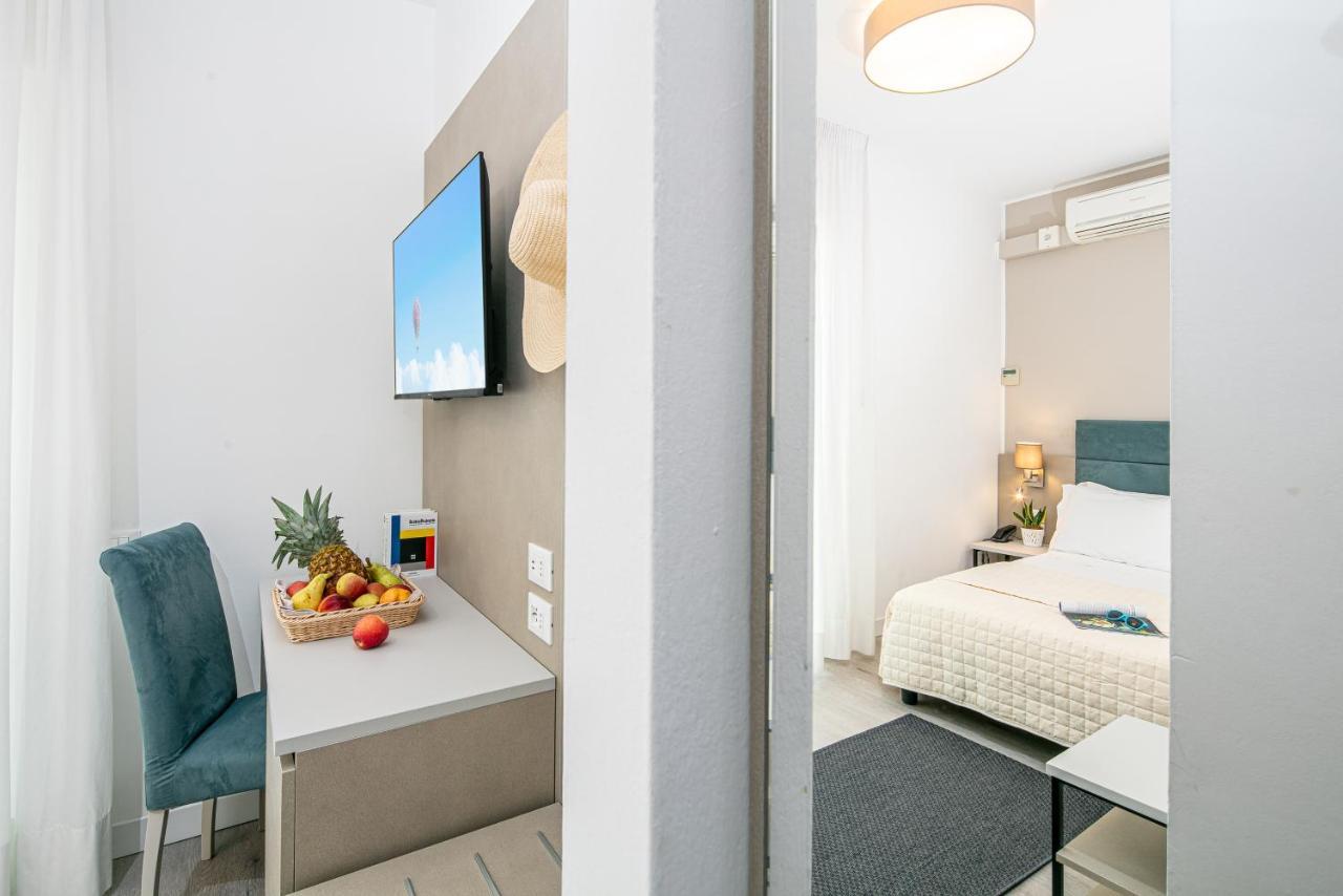 Hotel Pigalle Лидо ди Йезоло Екстериор снимка