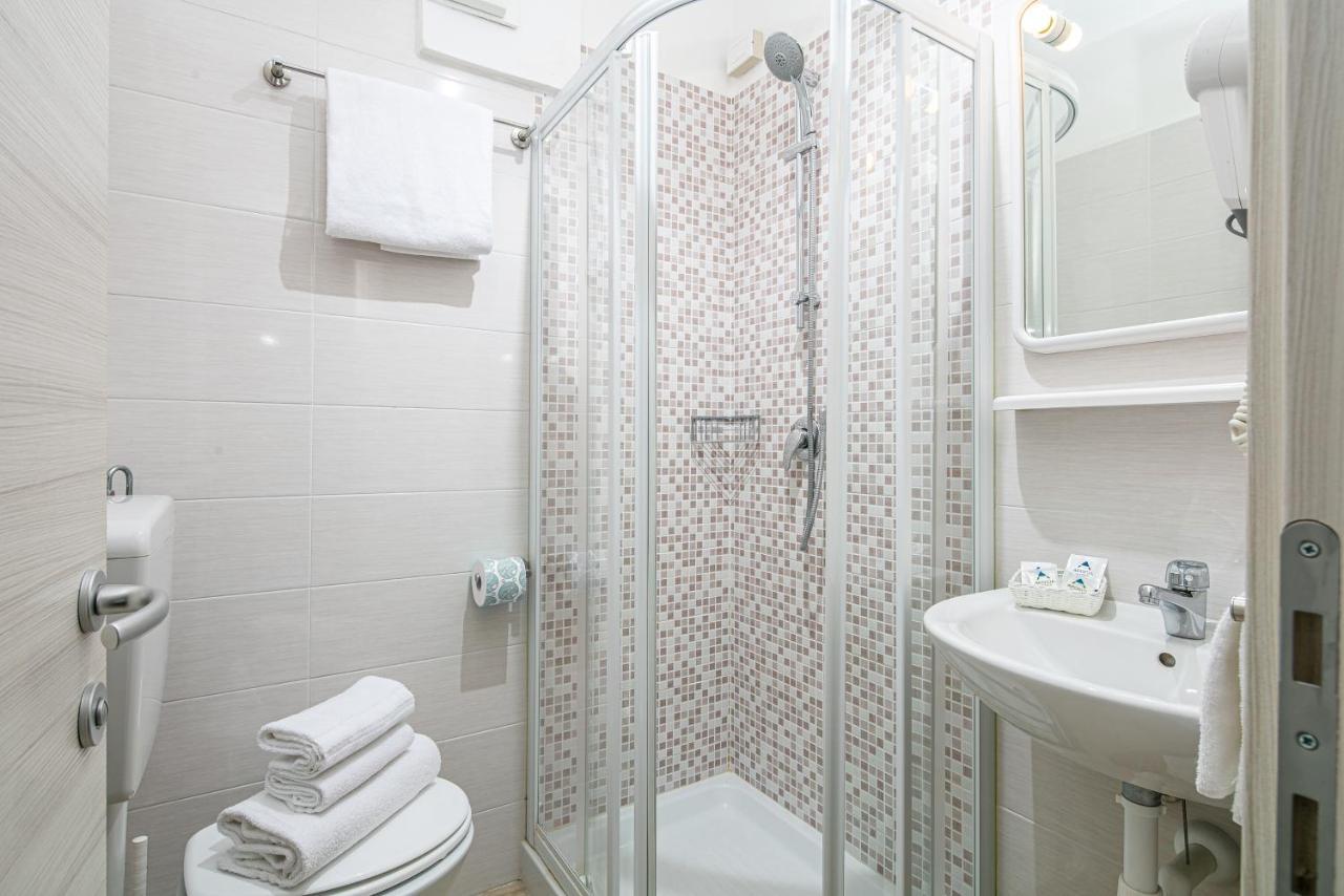 Hotel Pigalle Лидо ди Йезоло Екстериор снимка