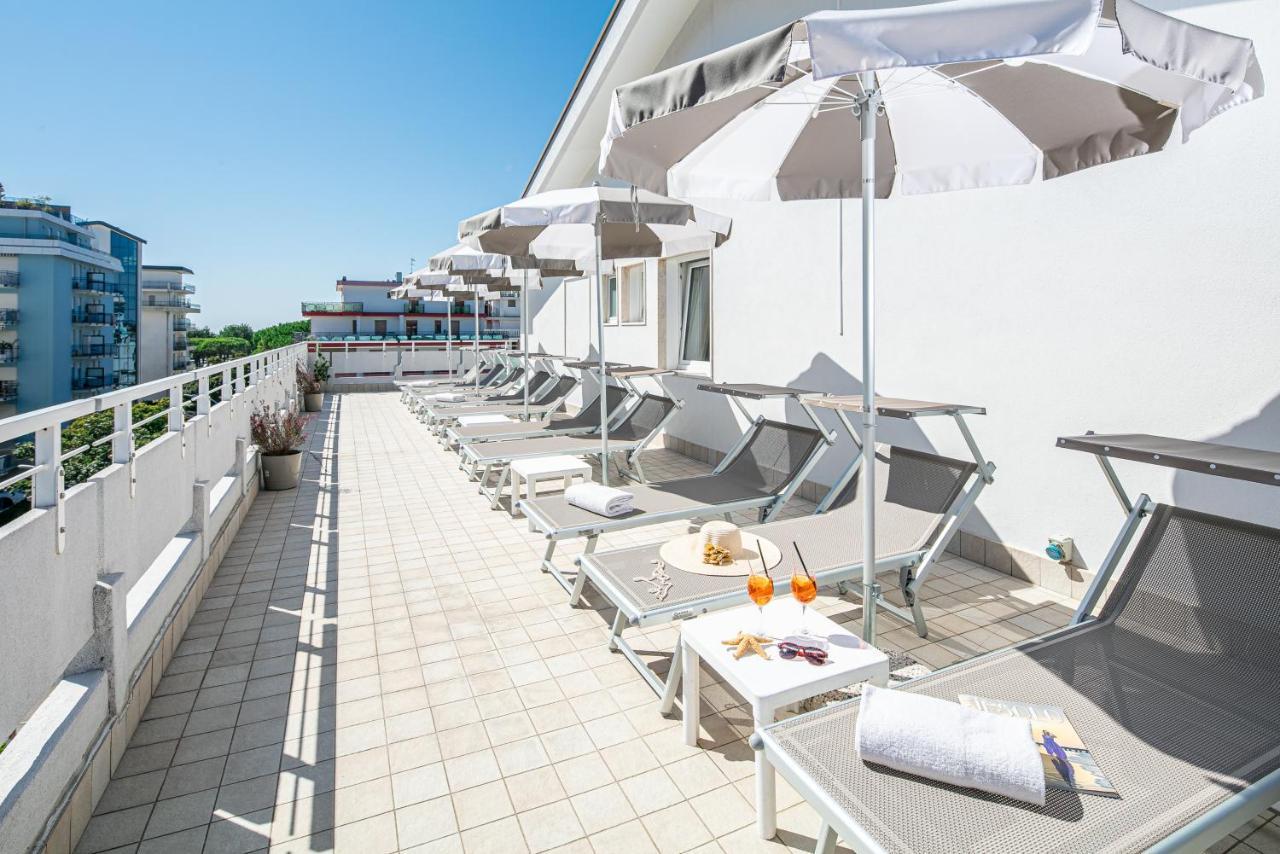 Hotel Pigalle Лидо ди Йезоло Екстериор снимка