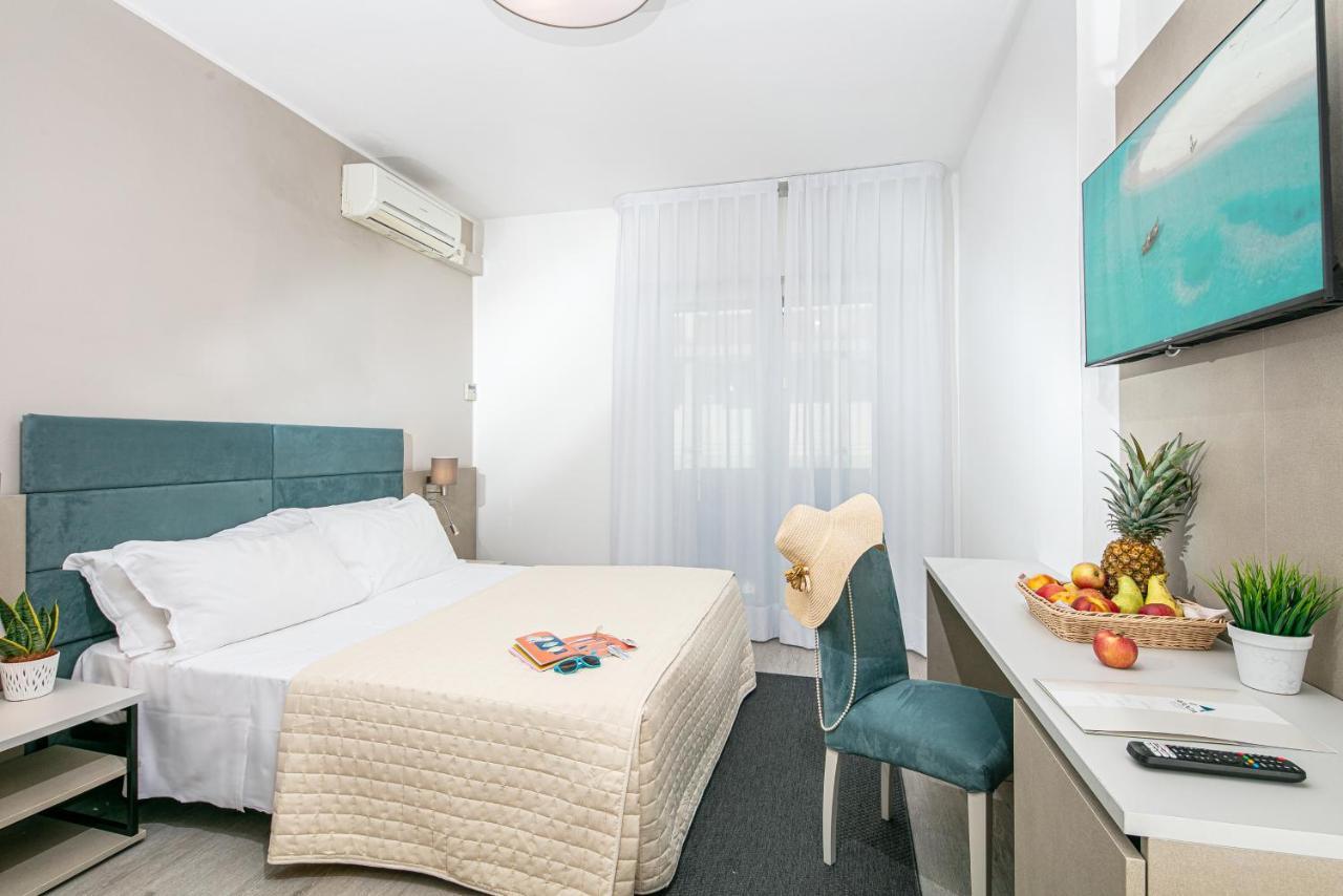 Hotel Pigalle Лидо ди Йезоло Екстериор снимка