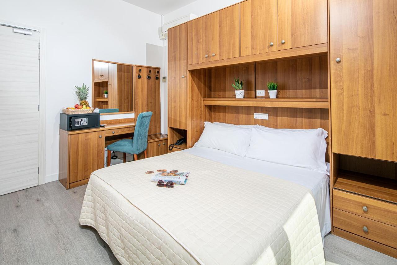 Hotel Pigalle Лидо ди Йезоло Екстериор снимка