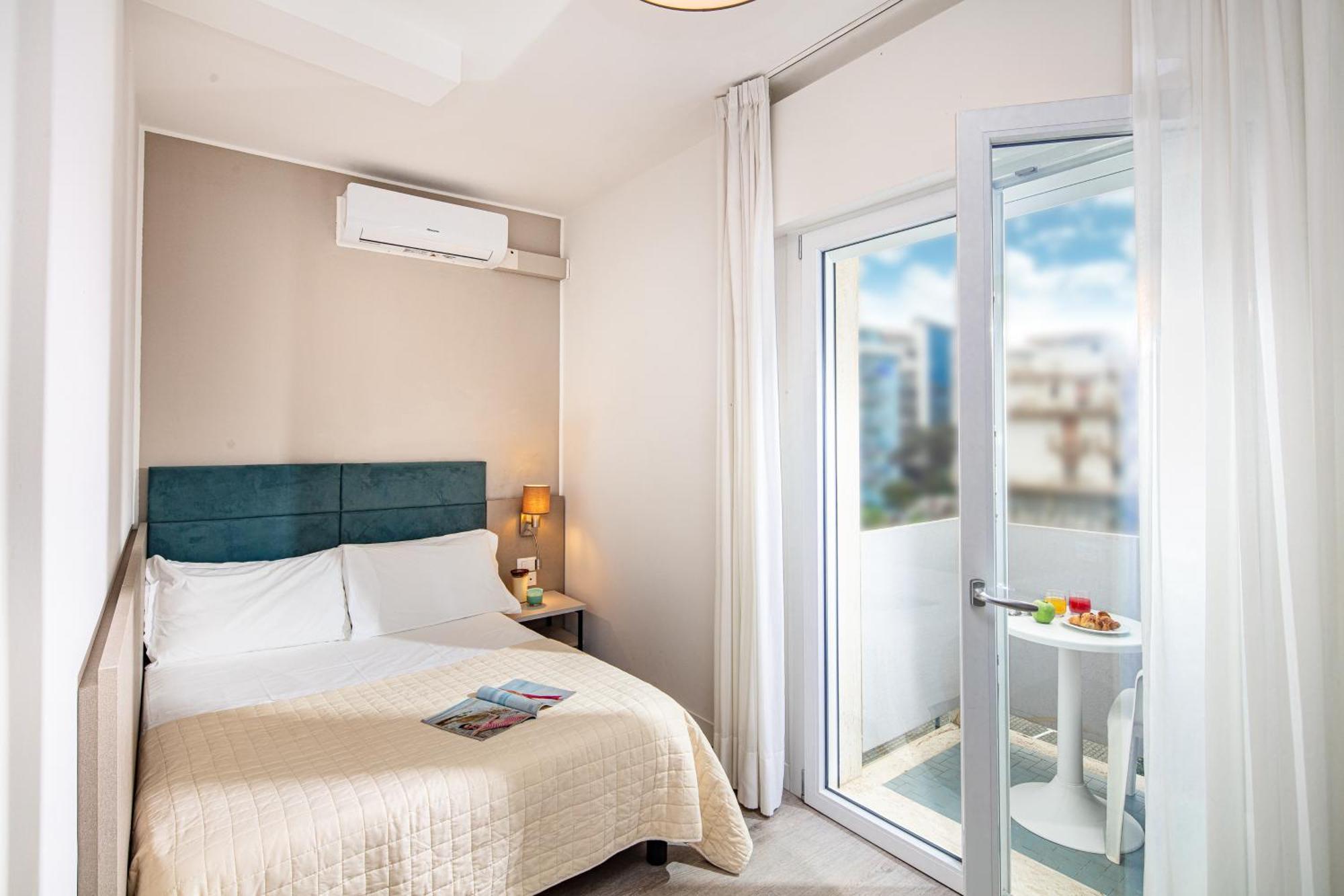 Hotel Pigalle Лидо ди Йезоло Екстериор снимка