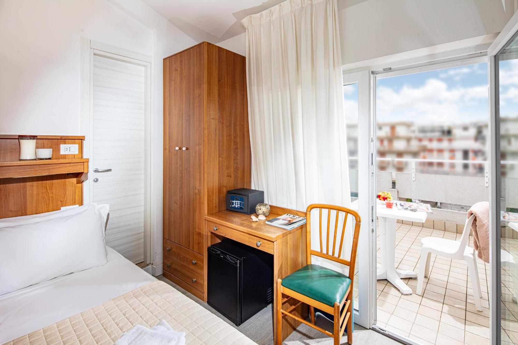 Hotel Pigalle Лидо ди Йезоло Екстериор снимка