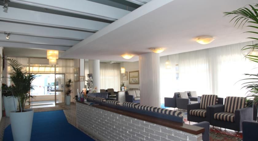 Hotel Pigalle Лидо ди Йезоло Екстериор снимка