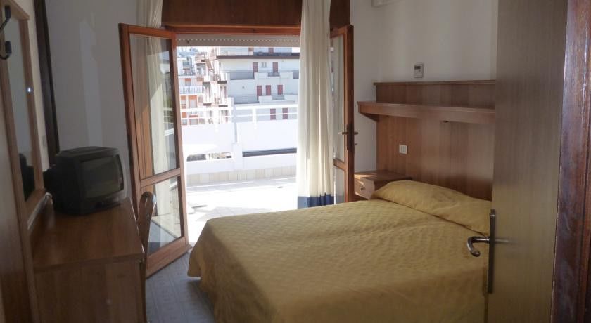 Hotel Pigalle Лидо ди Йезоло Екстериор снимка