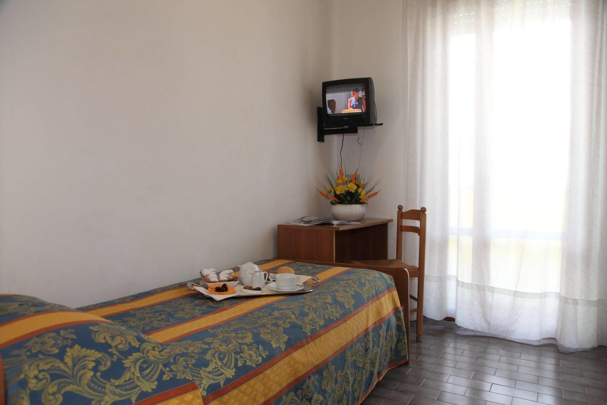 Hotel Pigalle Лидо ди Йезоло Екстериор снимка