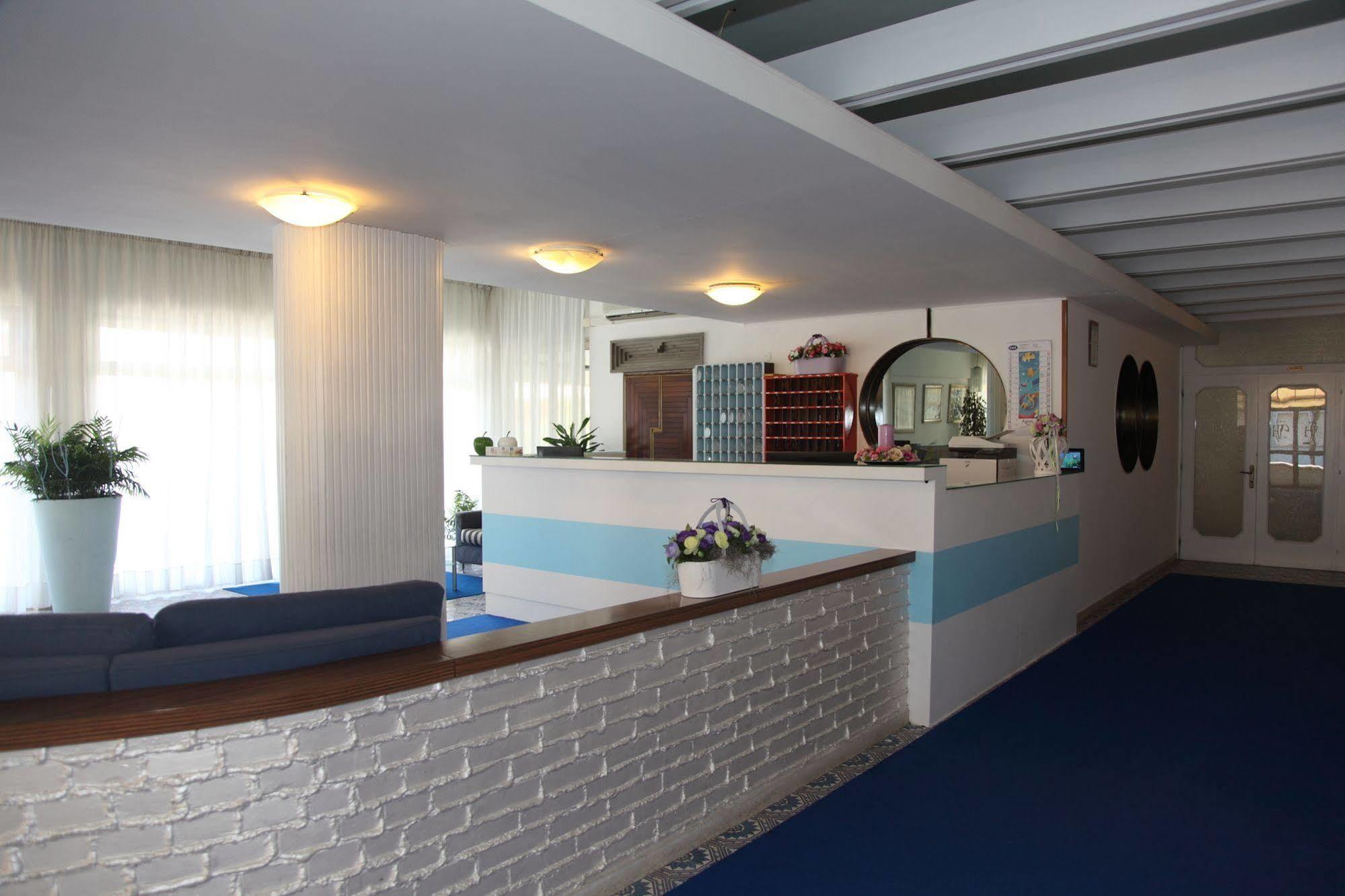 Hotel Pigalle Лидо ди Йезоло Екстериор снимка