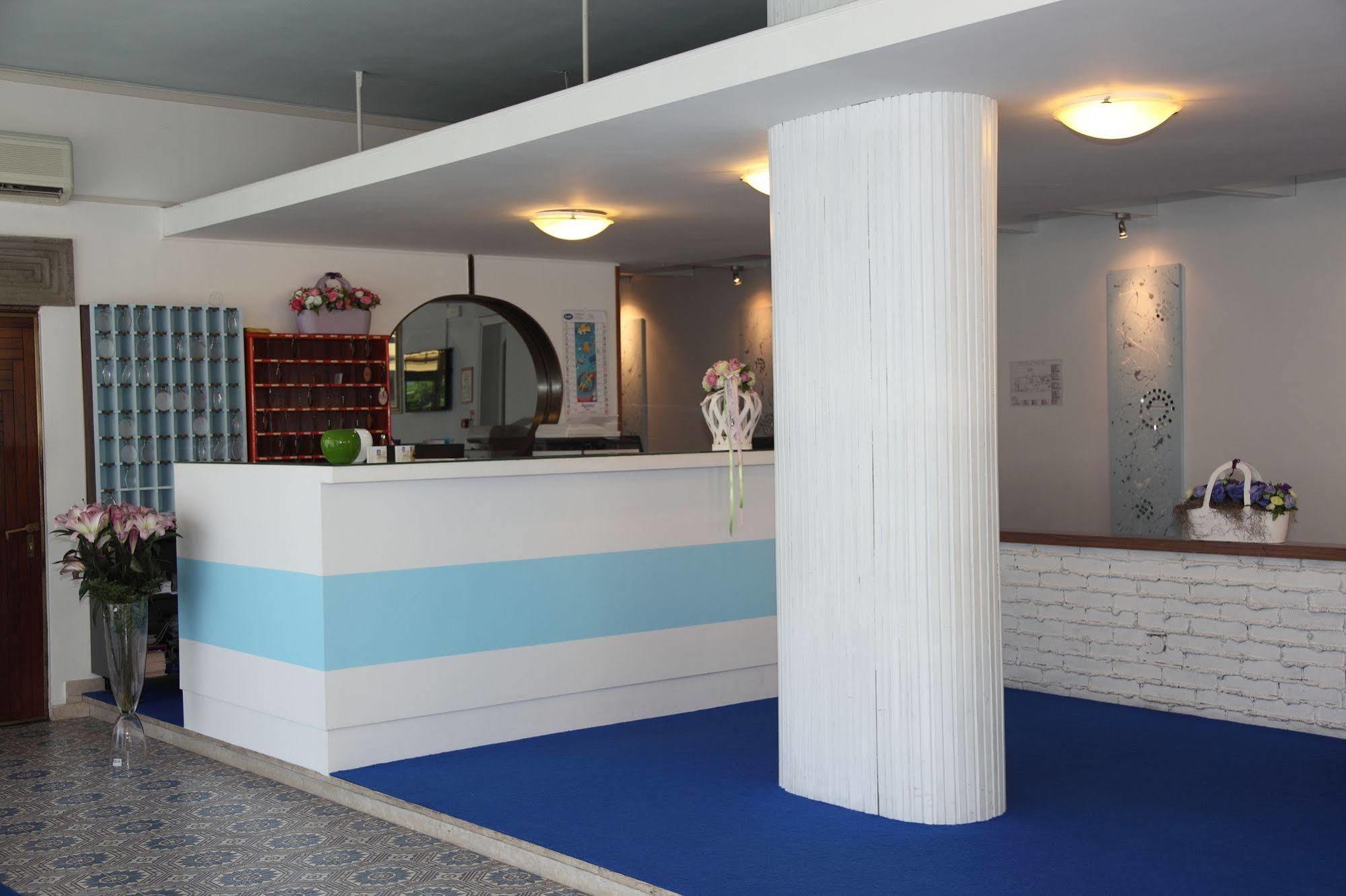 Hotel Pigalle Лидо ди Йезоло Екстериор снимка